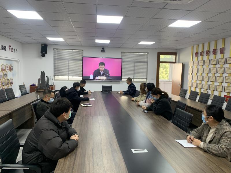 党员收看冬训2.jpg 党员收看冬训2.jpg