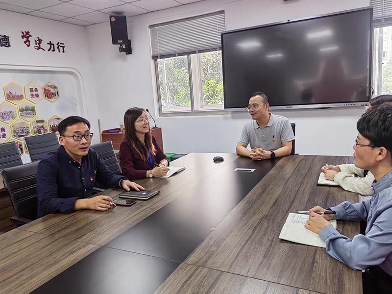 支委会照片.jpg 支委会照片.jpg