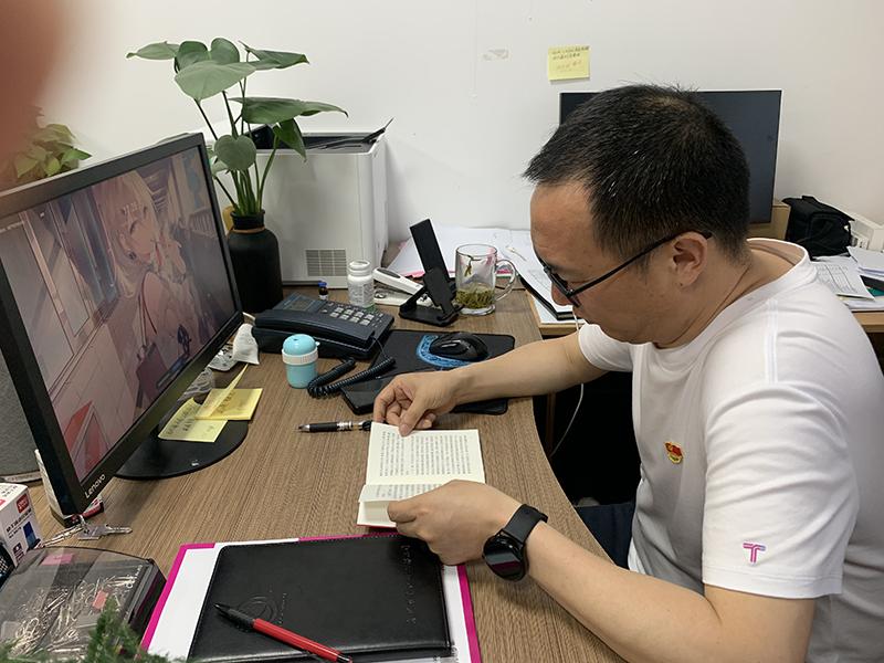 党员自学1.jpg 党员自学1.jpg