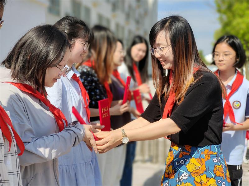 发聘书1.jpg 发聘书1.jpg