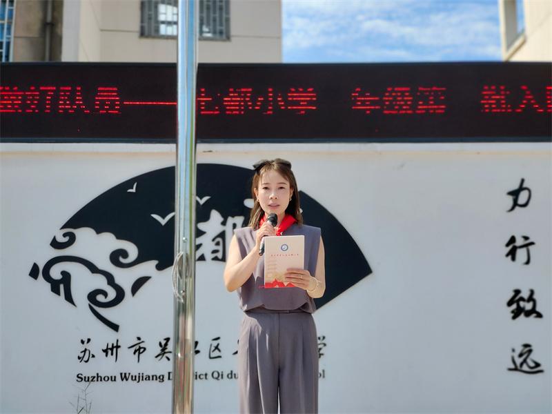 辅导员宣读名单.jpg 辅导员宣读名单.jpg