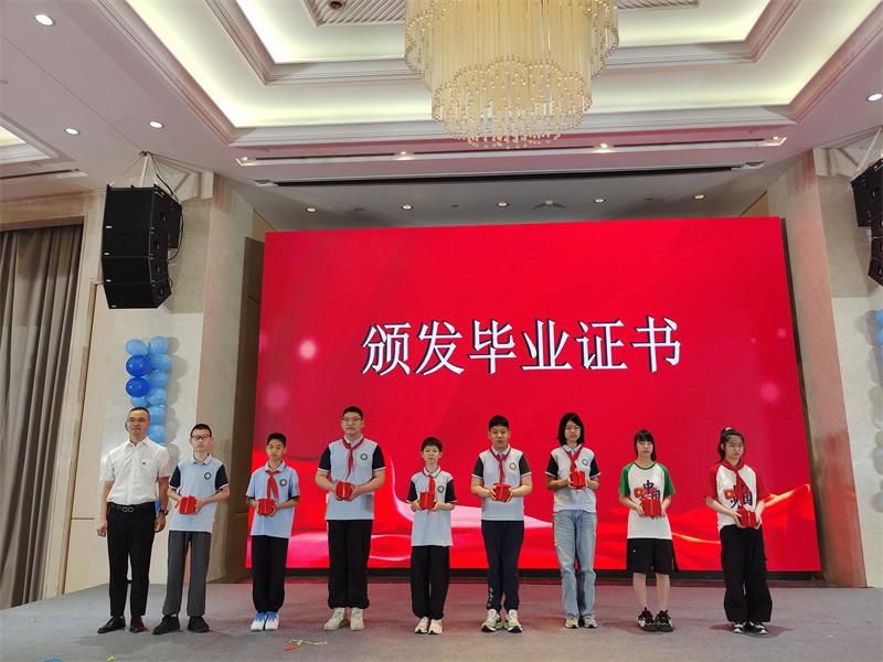 毕业证书.jpg 毕业证书.jpg