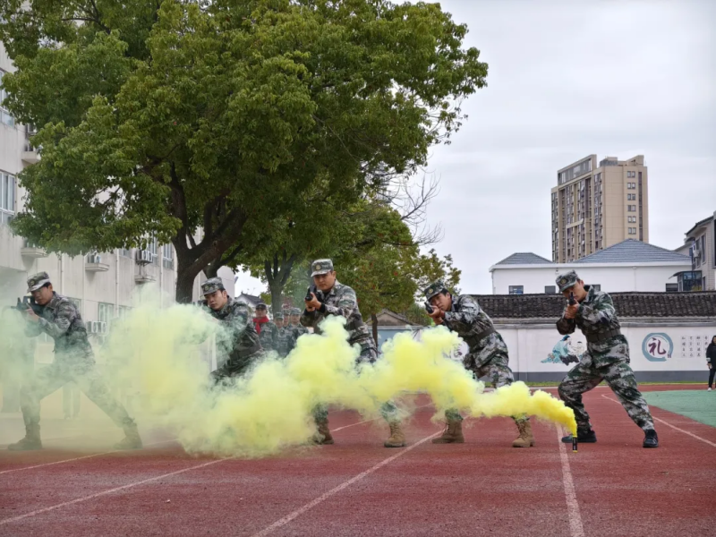 军事表演.png 军事表演.png