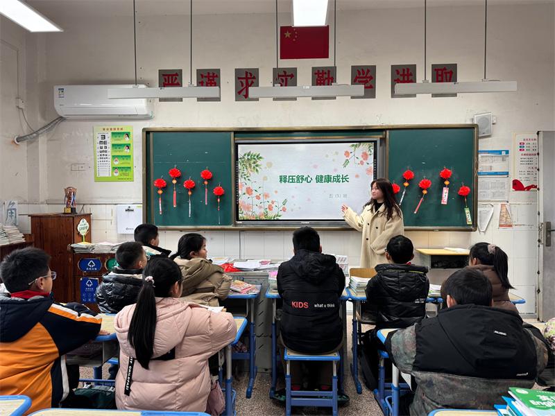 主题班会1.jpg 主题班会1.jpg